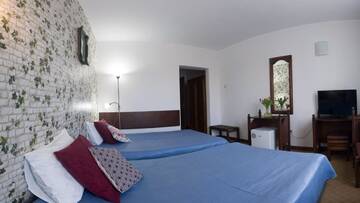 Фото номера Улучшенный двухместный номер с 1 кроватью Отель Hotel Petroşani г. Петрошани 6