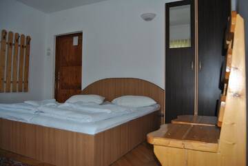 Фото номера Трехместный номер Гостевой дом Cabana Popasul Haiducilor г. Петрошани 2
